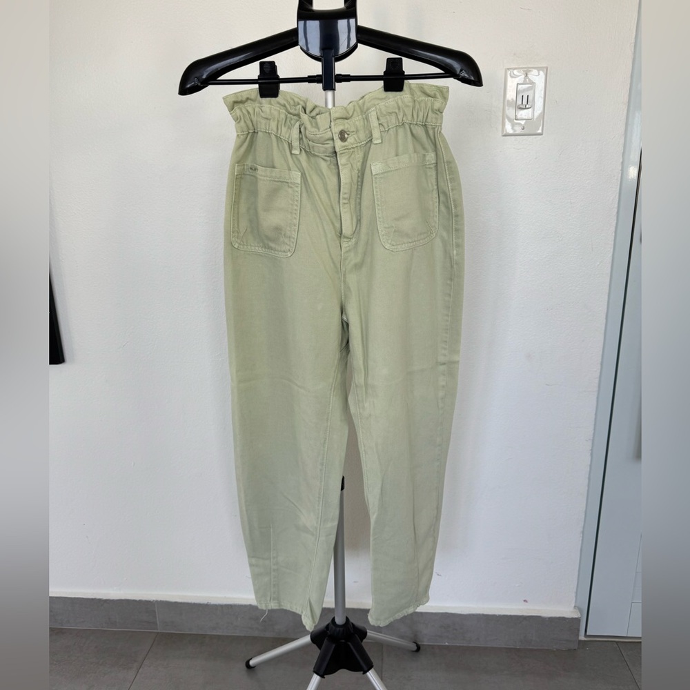 Zara Woman Light Green Cargo Pants. Sz 28 USA 8. EUR 38.  Good Condition